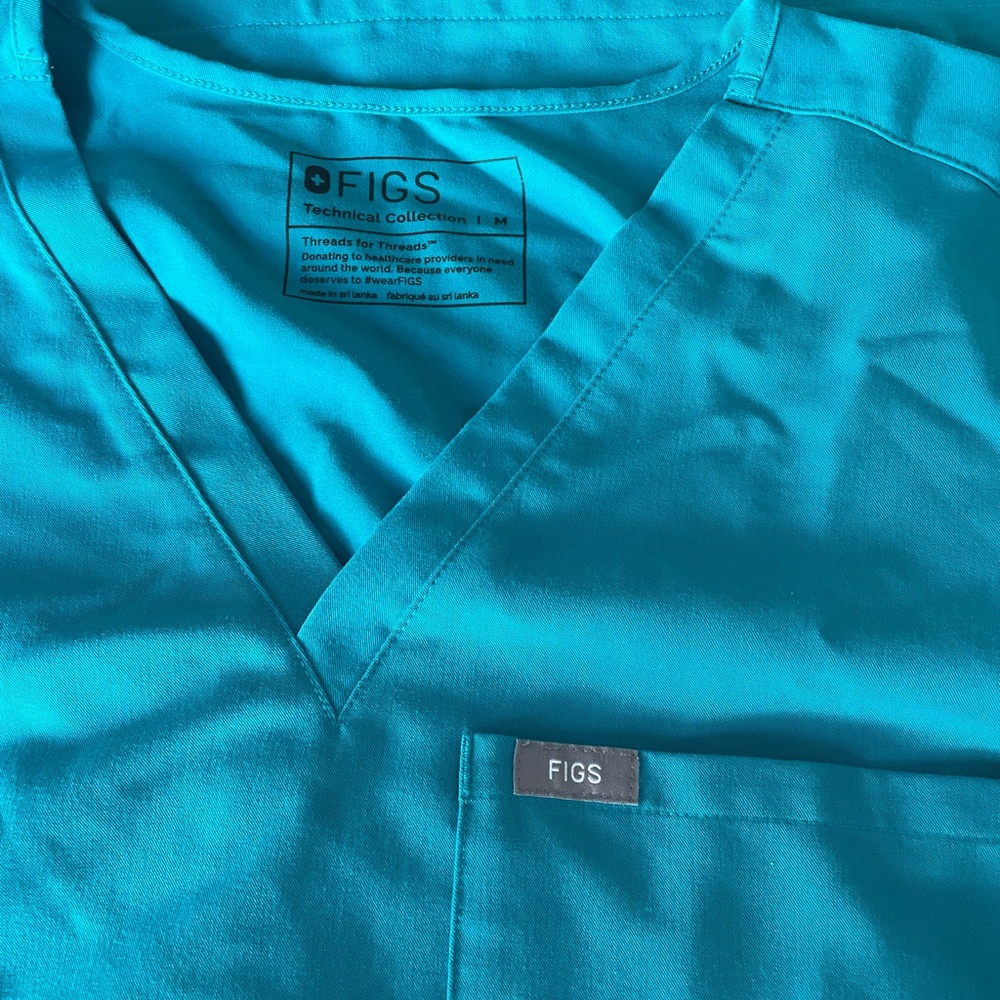 Figs scrub top